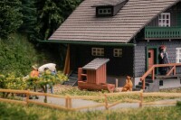 Faller Schwarzwaldhaus mit Figur Jubiläumsmodell H0 4