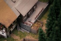 Faller Schwarzwaldhof mit 2 Figuren Jubiläumsmodell N 4